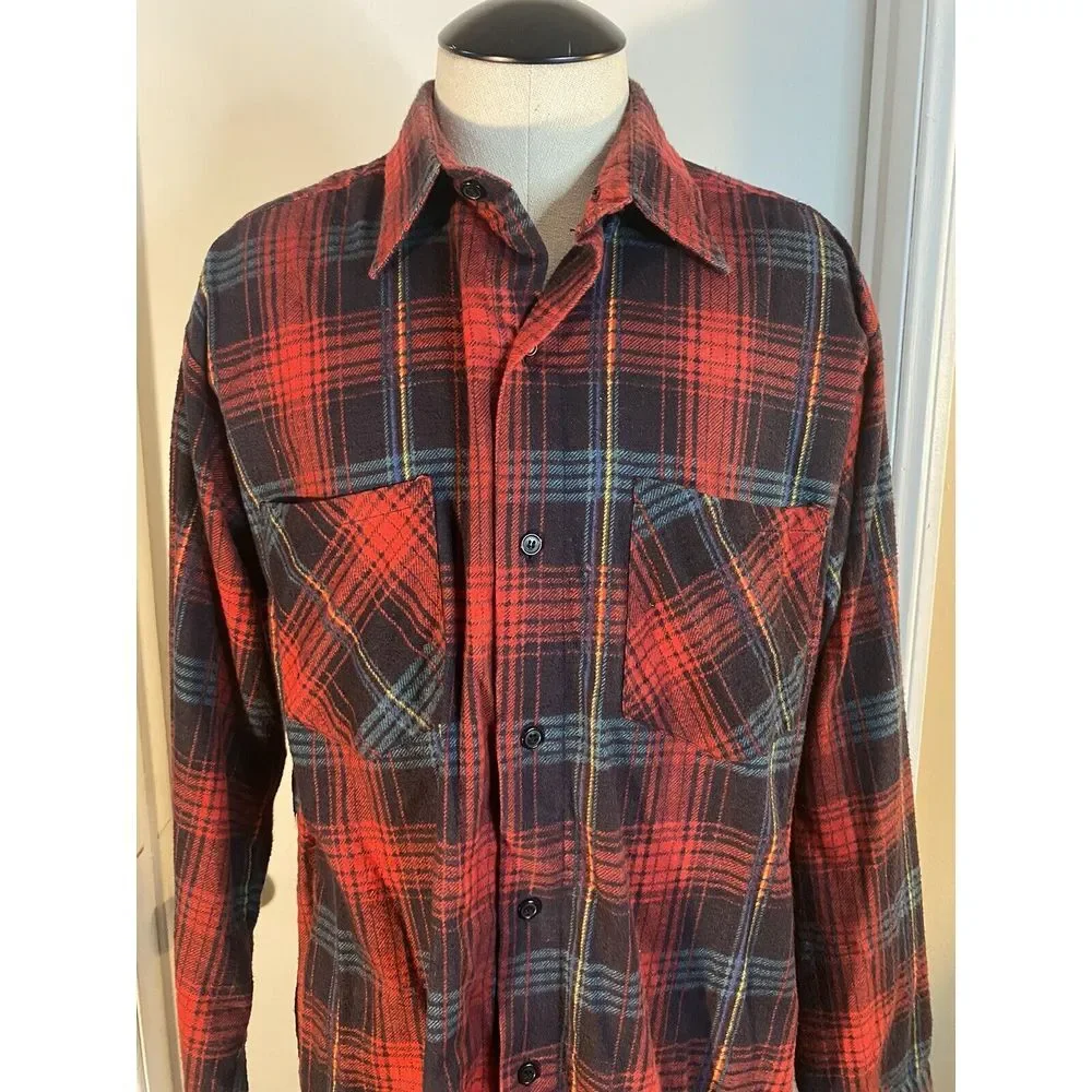 Vtg SAUGATUCK‎ DRY GOODS COMPANY LTD Shirt Mens Medium Red Plaid Flannel